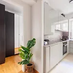 Apartment Near Metro 16 & Netflix - Kingsize Bed