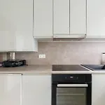 Apartment Near Metro 16 & Netflix - Kingsize Bed