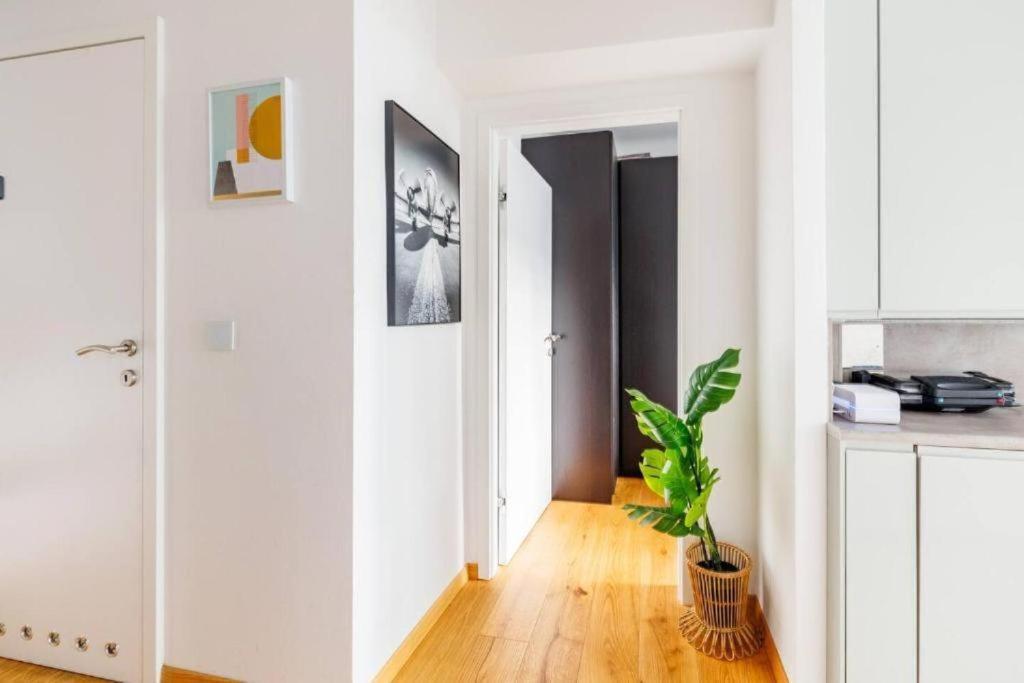 Apartment Near Metro 16 & Netflix - Kingsize Bed Wien
